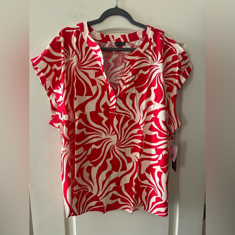 Vince Camuto Red and White Swirl Print Short Sleeve Top